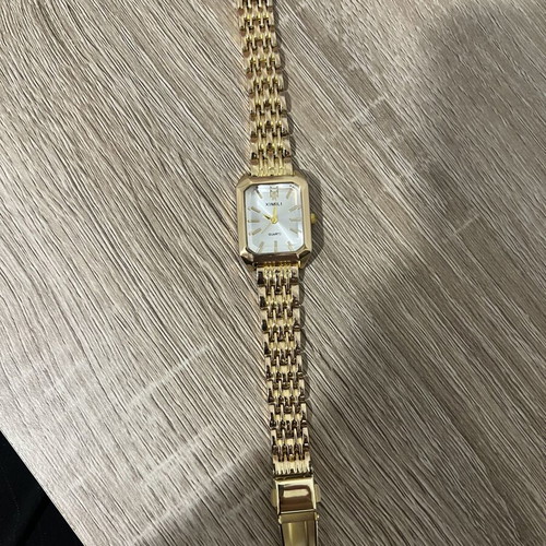 Quartz gold wristwatch, steel, missing clasp screw