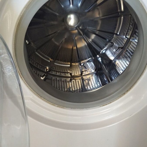 Washing machine like new, very light use, 5 kg capacity