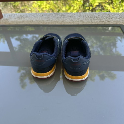 New Balance 574 kids sneakers EU25 blue like new with velcro