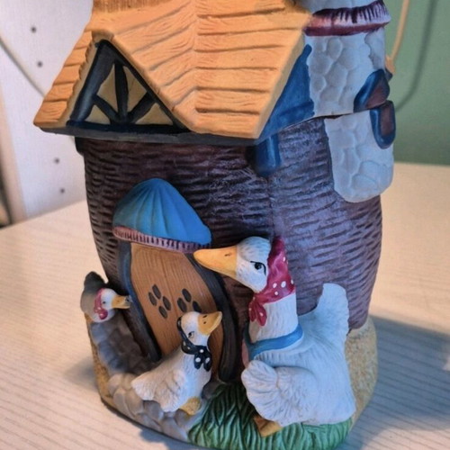 Clay pot used with 3D house and duck design