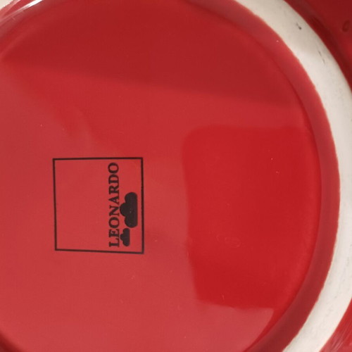 Star-shaped red plate used, 40cm