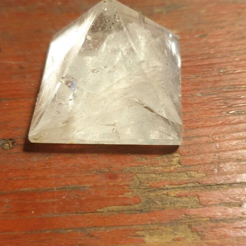 Natural crystal quartz pyramid like new, 4 cm, 44 grams