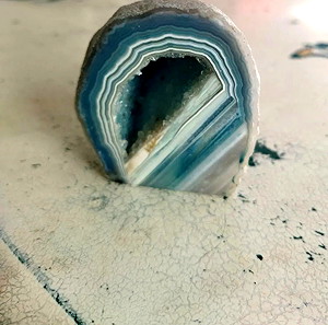 Φυσική Πέτρα Αχάτης με γαλάζια και τιρκουάζ κρύσταλλα 250 γραμμαρια