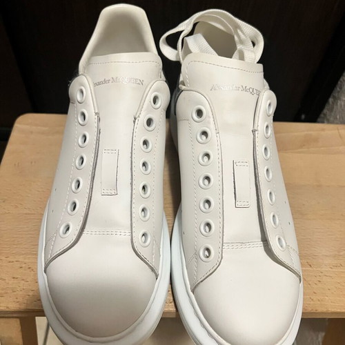 Alexander McQueen Oversized Sneakers like new, size 38, white with metallic detail
