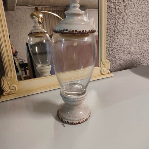 Vintage style vase with lid used