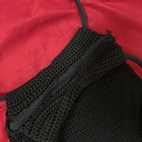 Knitted shoulder bag used with bead design black