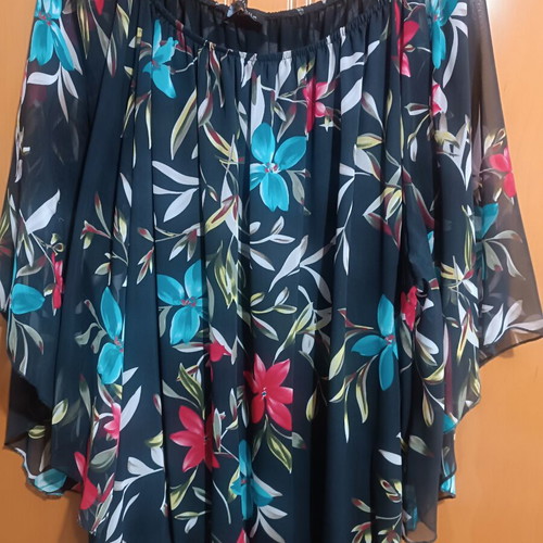 Muslin floral blouse like new, off-shoulder with batwing sleeves