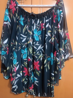 Muslin floral blouse like new, off-shoulder with batwing sleeves