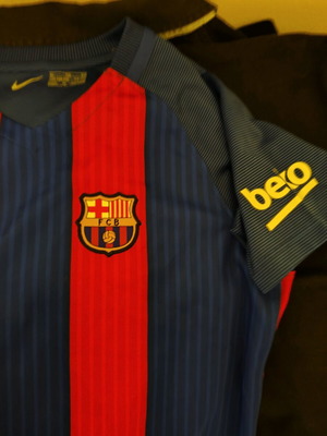 Youth kit FC Barcelona new with tags, kids size 122-128 cm