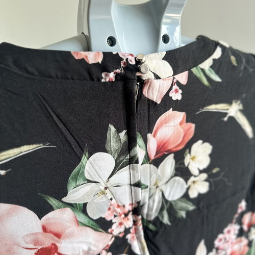Floral mini dress Billie And Blossom Dorothy Perkins like new, black multicolor