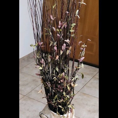 Clay vase 50 cm high with artificial flowers 1.40 m used, burgundy