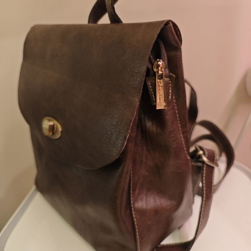 Thiros brown backpack like new