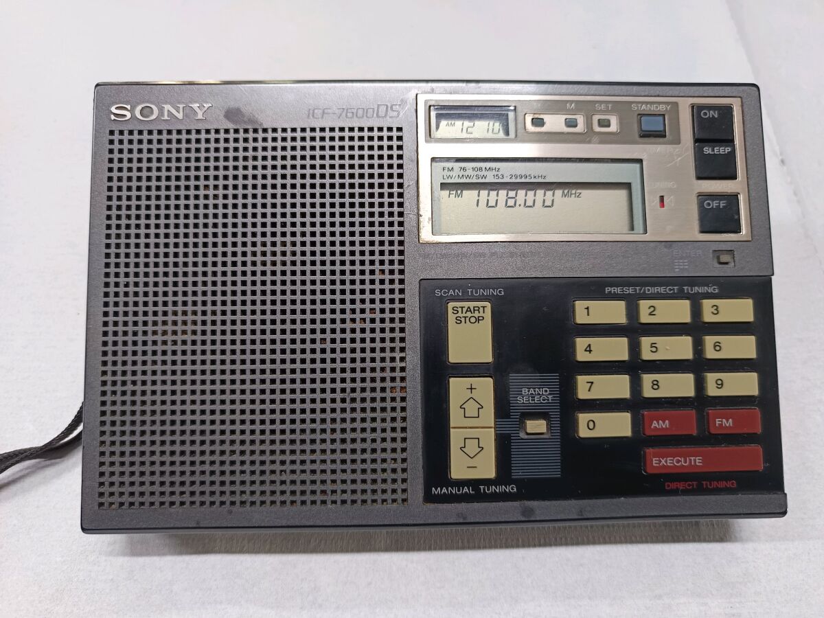 Sony ICF 7600DS used radio - € 70,00 - Vendora.cy