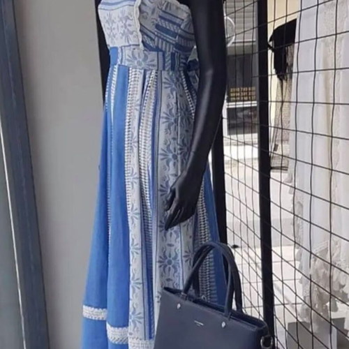 Karavan dress like new with blue-white embroidery and airy fit