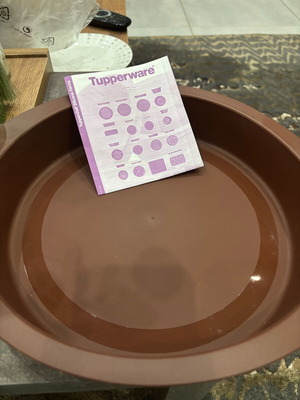 Tupperware silicone baking pan 2.5 lit new