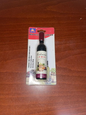 Corkscrew bottle-shaped wine opener, decorative