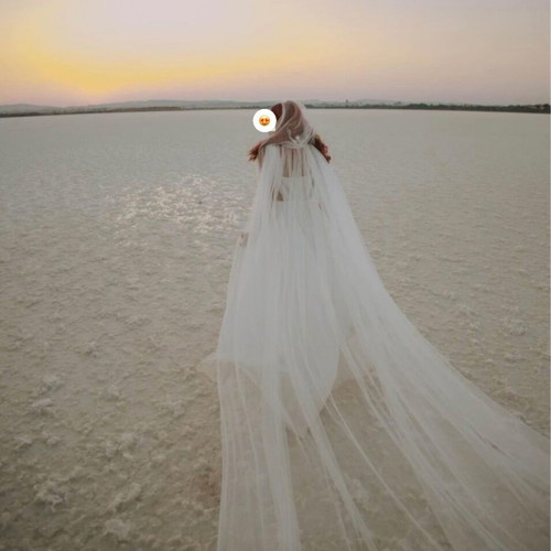 Wedding dress with veil like new, white chiffon, size M
