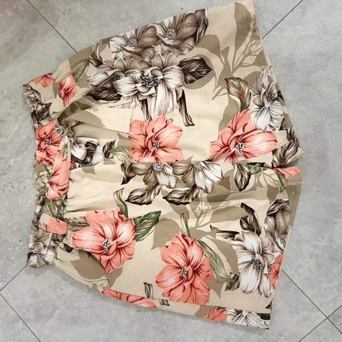 Floral shorts size XL like new, multicolor