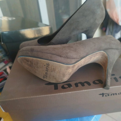 Tamaris brown suede pumps like new, size 39