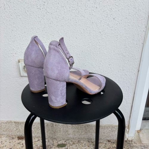 Ideal Shoes women's suede sandals size 39, like new, purple lilac
