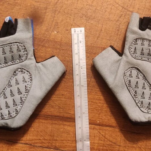 Children's bicycle gloves like new, size for 3 years old