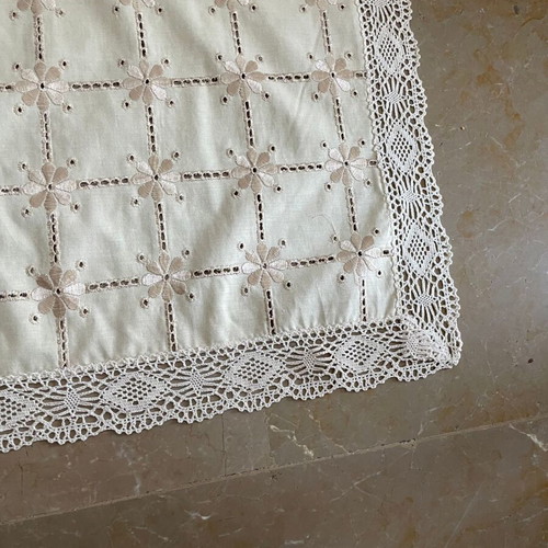 Modern tablecloth new 170x170 cm