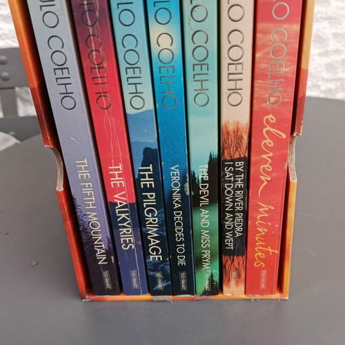 Paolo Coelho Collection of 7 English Books in Box like new