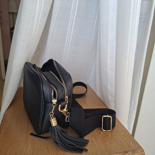 Carpisa bag like new, black with gold details