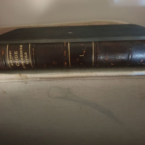 Les codes annotés book used, volume 595 pages, French