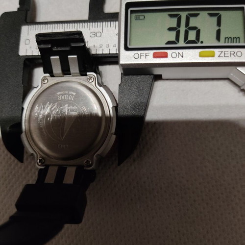 Q&Q wristwatch used with new battery and broken strap, black