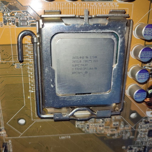 Asus Retro WinXP Bundle used with Core 2 Duo E7500, 2GB RAM, 9600GT