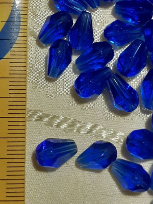 Glass beads tear-shaped pack of 200 blue like new