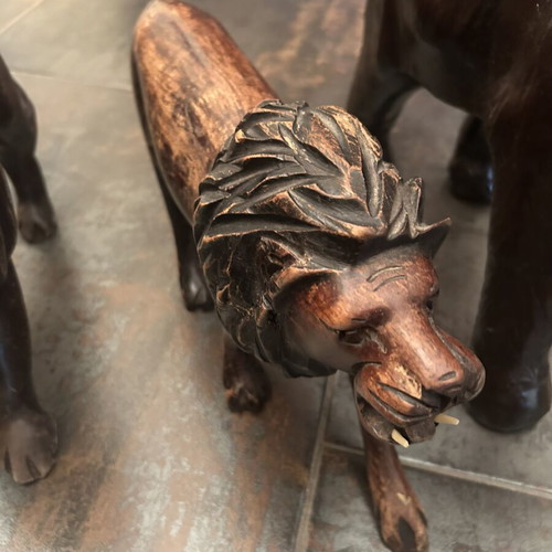 Wooden animal statues new, set