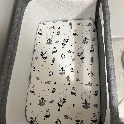 Baby cot like new
