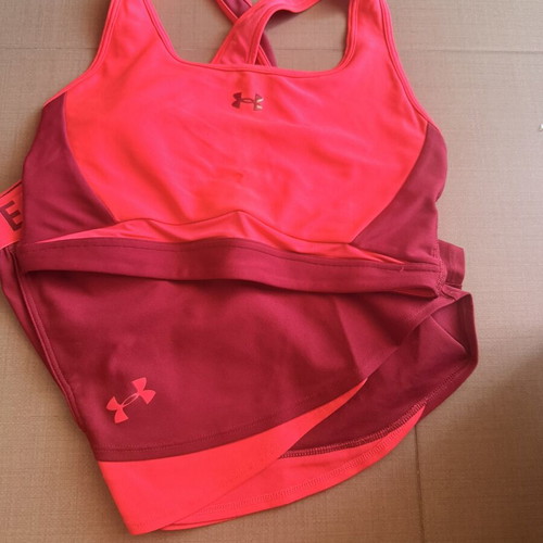 Under Armour HeatGear sports bra and shorts set like new, size M