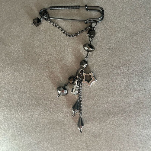 Women's pin like new, silver gunmetal brooch