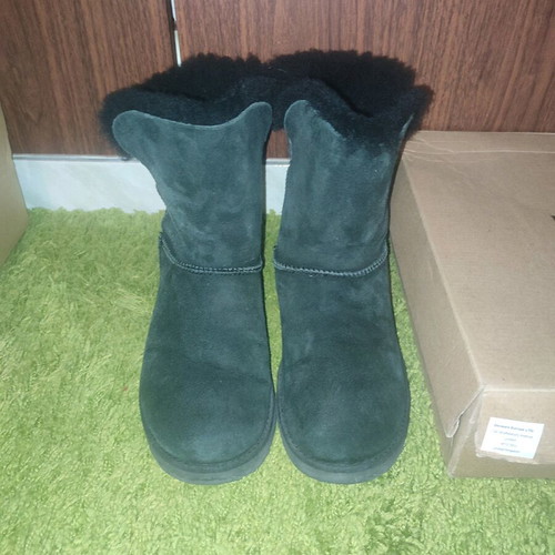 UGG Kyra women's black boots like new, size 37