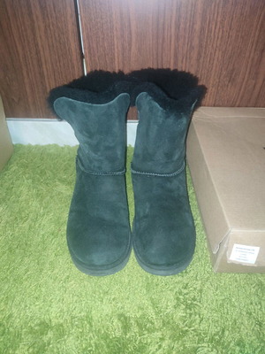 UGG Kyra women's black boots like new, size 37