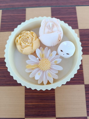 Handmade scented candle new, natural wax and porcelain