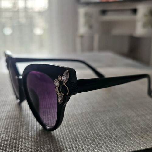 Black sunglasses like new