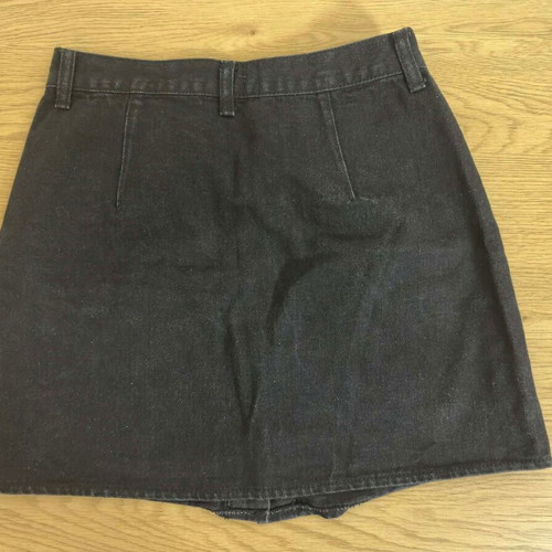 Black jean skirt like new, size Small