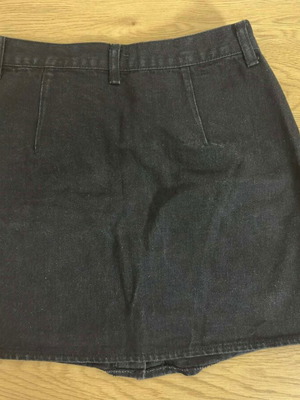 Black jean skirt like new, size Small