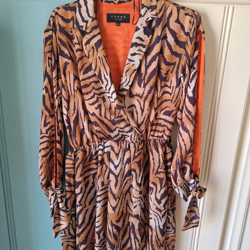 Lynne dress with animal print like new, size M
