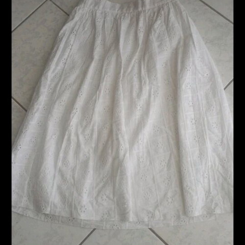 Zara white skirt like new with guipure lace and lining