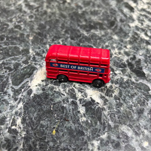 English bus miniature magnet like new