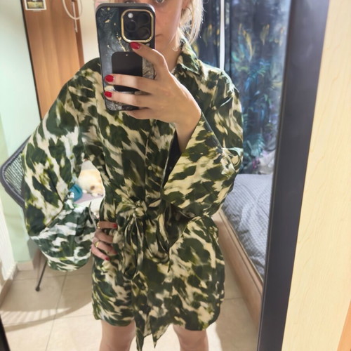 Topshop dress like new with matching belt and bell sleeves green print