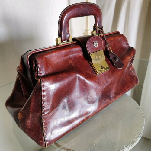 Vintage leather Kikuko Italy handbag like new