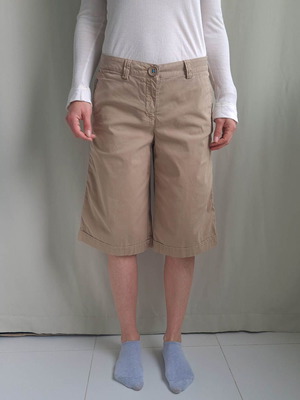 Escada Sport women's designer bermuda shorts size 36 S cotton stretch beige like new