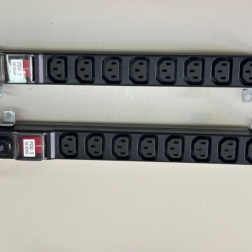 Hewlett-Packard EO4501 Modular PDU 24A with 2 power strips for rack like new