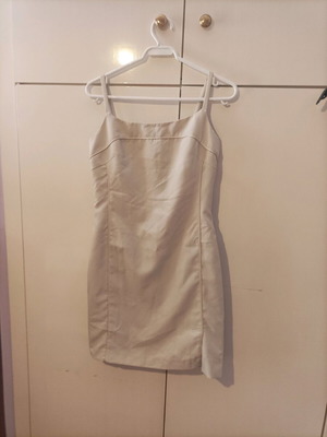 Beige short fitted dress, medium size
